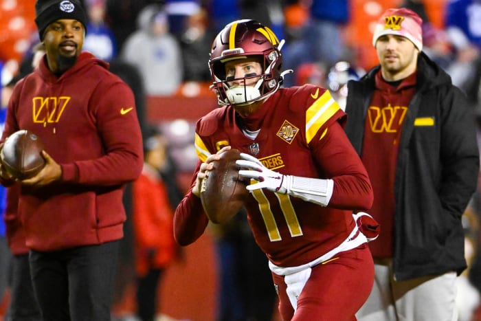 Washington Commanders quarterback Carson Wentz (11) warms up before the game against the New York Giants at FedExField.